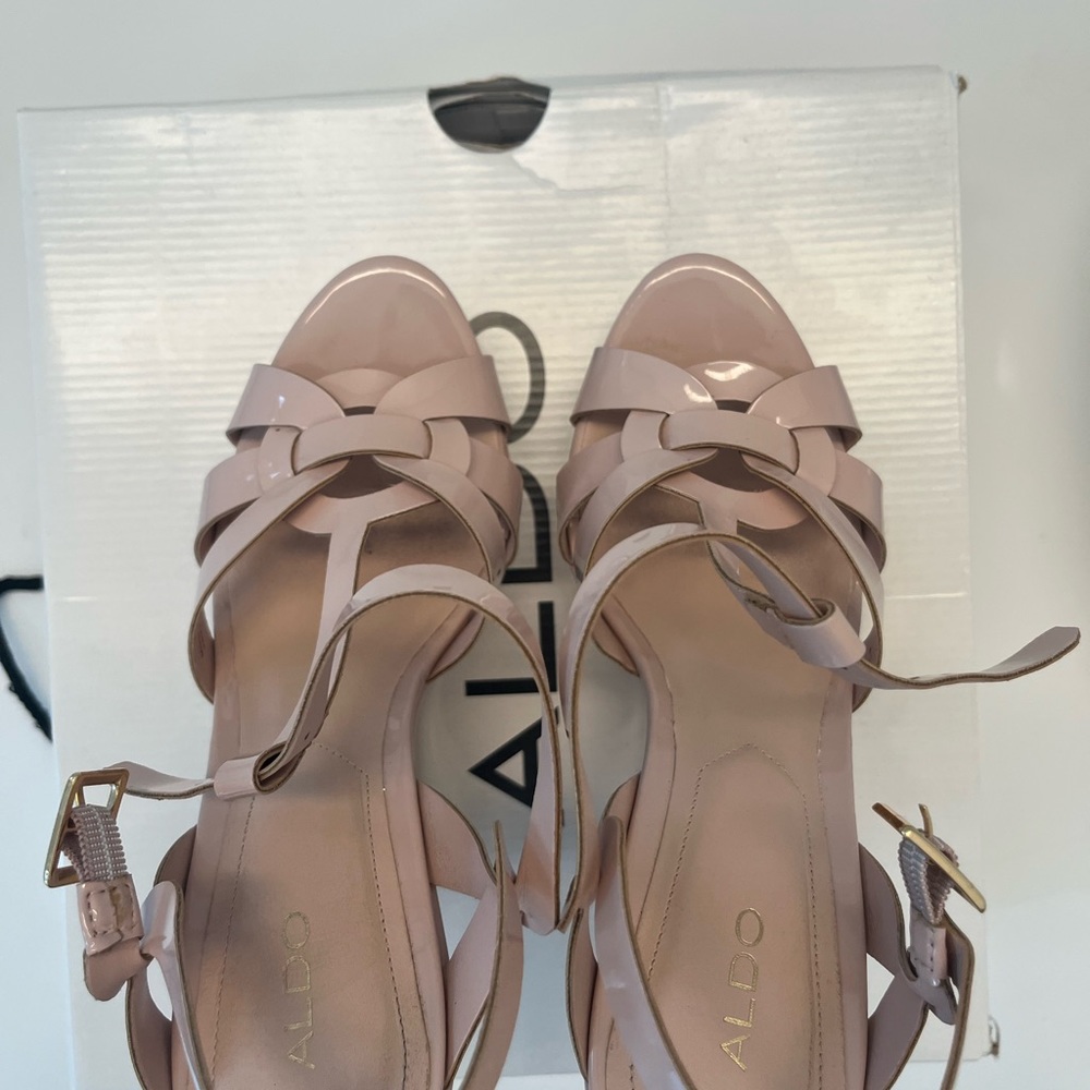 Gorgeous nude Aldo wedges - Picture 4 of 5